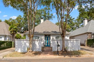 1038 Whitsett Walk, Jackson, MS 39206