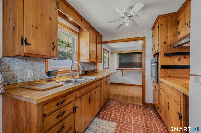 20 Sander Street, New London, CT 06320