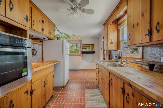 20 Sander Street, New London, CT 06320
