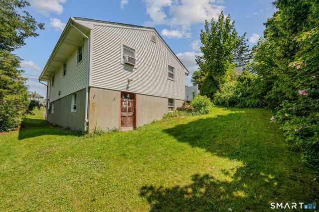 20 Sander Street, New London, CT 06320
