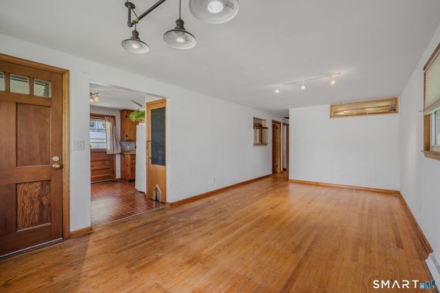 20 Sander Street, New London, CT 06320