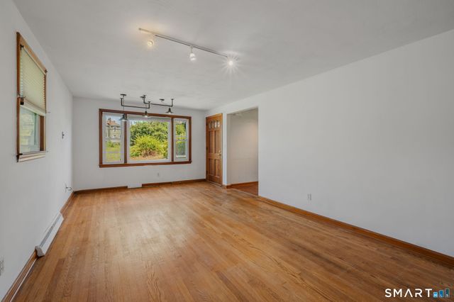 20 Sander Street, New London, CT 06320