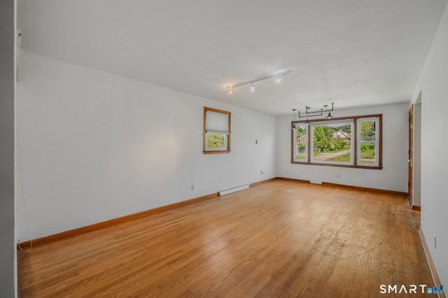 20 Sander Street, New London, CT 06320