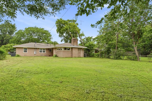 1413 N Wharton Street, Sherman, TX 75092