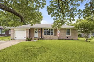 1413 N Wharton Street, Sherman, TX 75092