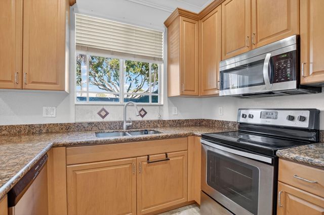 4040 Murano Bay Drive, Boynton Beach, FL 33435