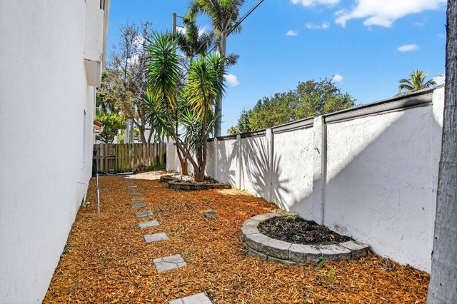 4040 Murano Bay Drive, Boynton Beach, FL 33435