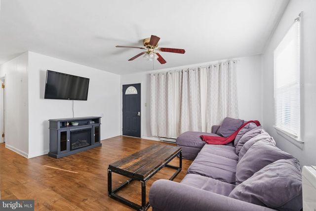 11 N MAPLE AVE, Ridgely, MD 21660