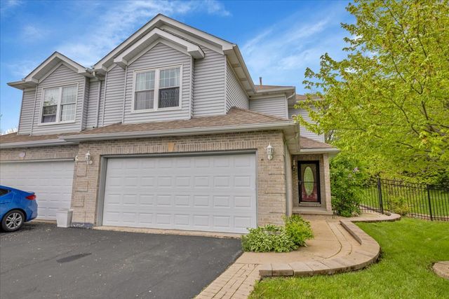 911 Fawn Ridge Court B, Yorkville, IL 60560