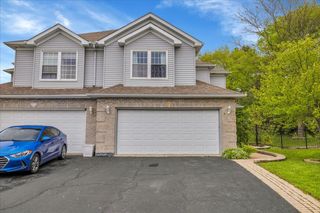 911 Fawn Ridge Court B, Yorkville, IL 60560