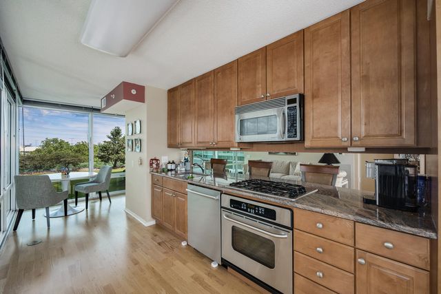 9715 Woods Drive 510, Skokie, IL 60077