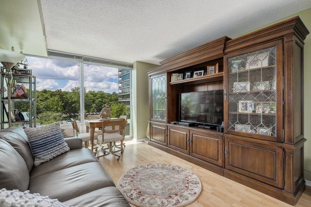 9715 Woods Drive 510, Skokie, IL 60077