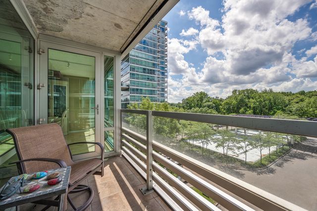 9715 Woods Drive 510, Skokie, IL 60077