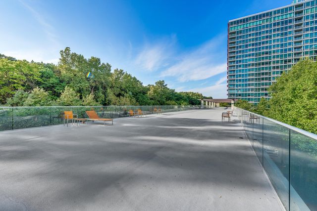 9715 Woods Drive 510, Skokie, IL 60077