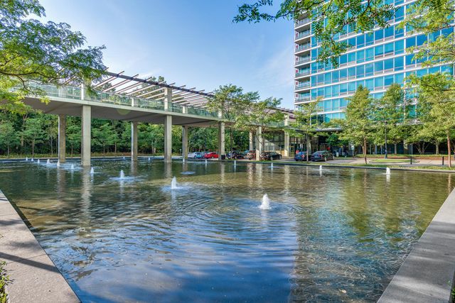 9715 Woods Drive 510, Skokie, IL 60077