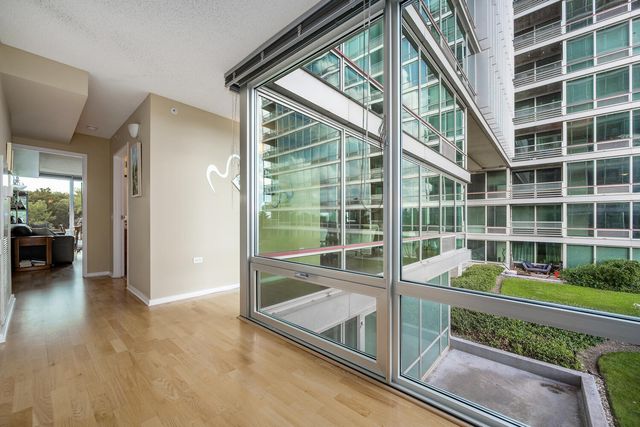 9715 Woods Drive 510, Skokie, IL 60077