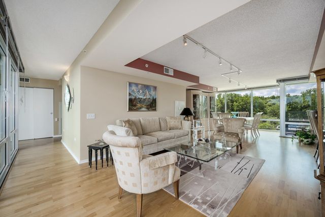 9715 Woods Drive 510, Skokie, IL 60077