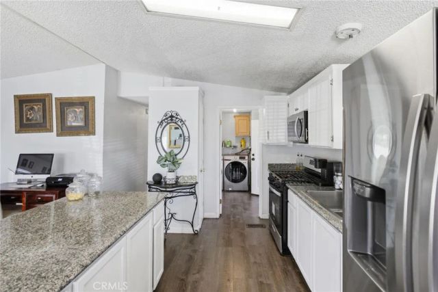 25114 Avenida Valencia, Homeland, CA 92548