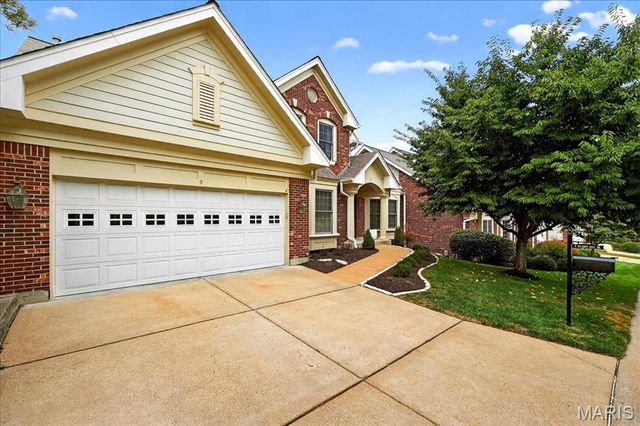 9 Picardy Hill Drive, Chesterfield, MO 63017