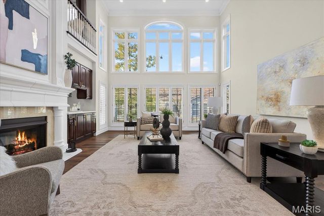 9 Picardy Hill Drive, Chesterfield, MO 63017