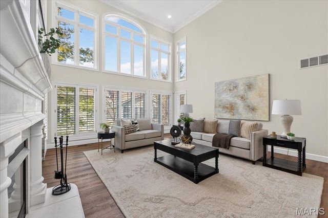 9 Picardy Hill Drive, Chesterfield, MO 63017