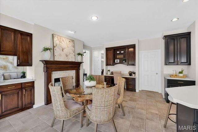 9 Picardy Hill Drive, Chesterfield, MO 63017