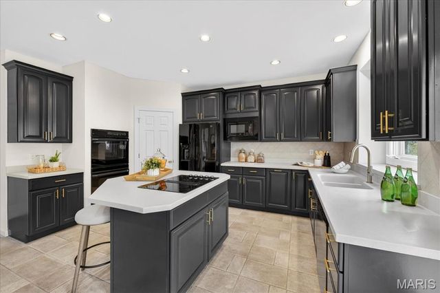 9 Picardy Hill Drive, Chesterfield, MO 63017