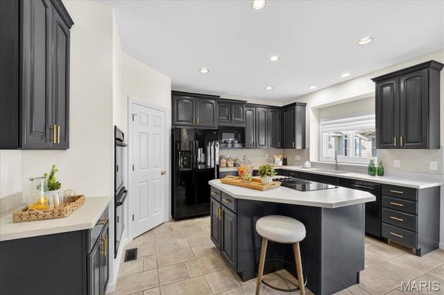 9 Picardy Hill Drive, Chesterfield, MO 63017