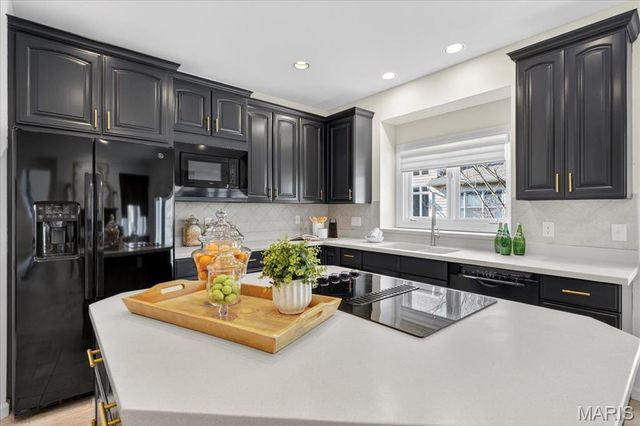 9 Picardy Hill Drive, Chesterfield, MO 63017