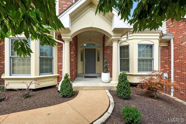 9 Picardy Hill Drive, Chesterfield, MO 63017