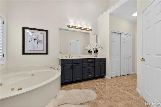 9 Picardy Hill Drive, Chesterfield, MO 63017