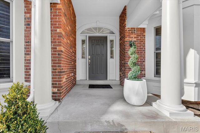 9 Picardy Hill Drive, Chesterfield, MO 63017