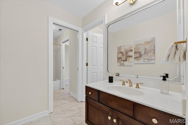 9 Picardy Hill Drive, Chesterfield, MO 63017