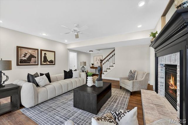 9 Picardy Hill Drive, Chesterfield, MO 63017