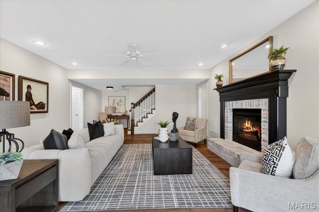 9 Picardy Hill Drive, Chesterfield, MO 63017