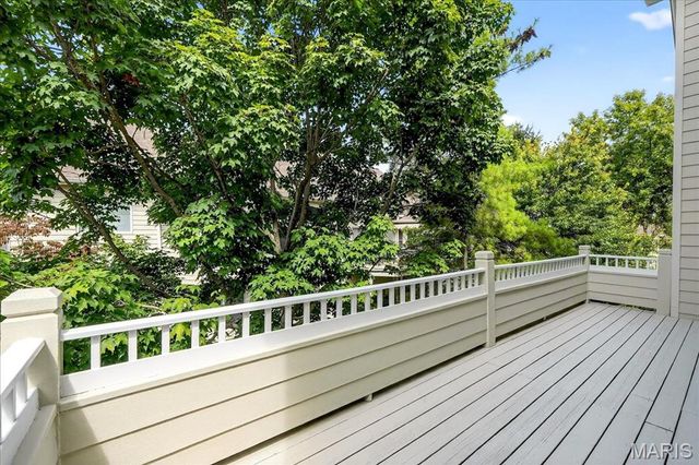 9 Picardy Hill Drive, Chesterfield, MO 63017