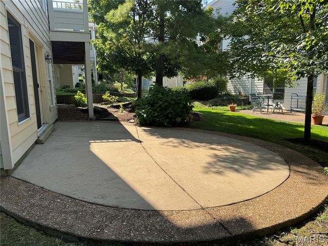 9 Picardy Hill Drive, Chesterfield, MO 63017