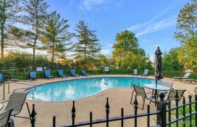 9 Picardy Hill Drive, Chesterfield, MO 63017