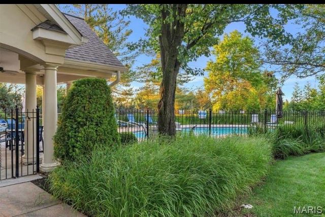 9 Picardy Hill Drive, Chesterfield, MO 63017