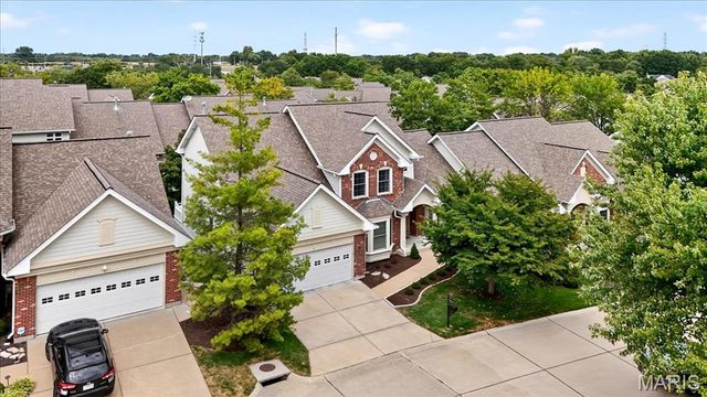 9 Picardy Hill Drive, Chesterfield, MO 63017