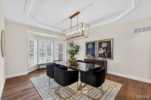 9 Picardy Hill Drive, Chesterfield, MO 63017