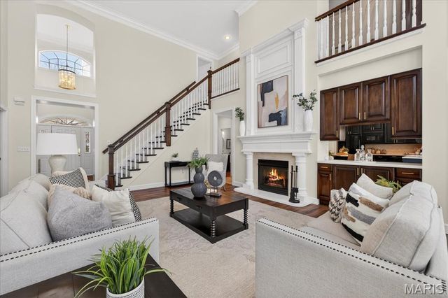 9 Picardy Hill Drive, Chesterfield, MO 63017