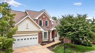 9 Picardy Hill Drive, Chesterfield, MO 63017