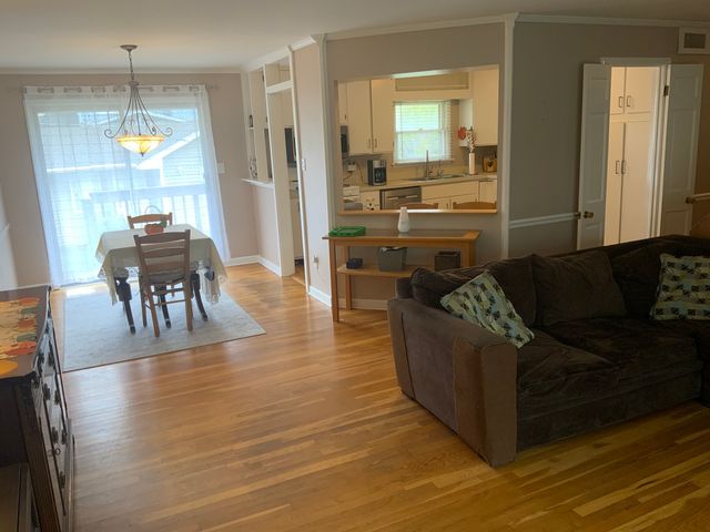 665 Thornwood Drive, Buffalo Grove, IL 60089