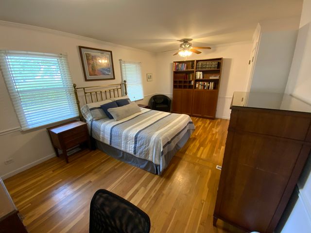 665 Thornwood Drive, Buffalo Grove, IL 60089