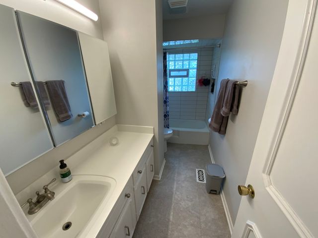 665 Thornwood Drive, Buffalo Grove, IL 60089