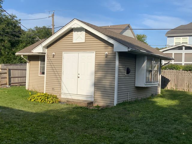 665 Thornwood Drive, Buffalo Grove, IL 60089