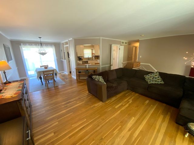 665 Thornwood Drive, Buffalo Grove, IL 60089