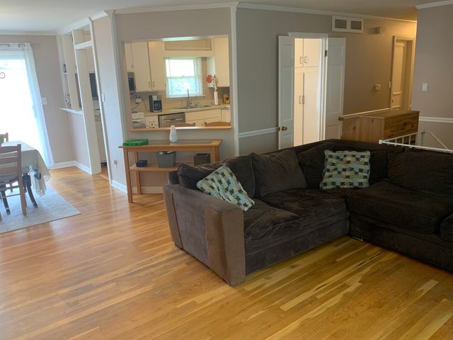 665 Thornwood Drive, Buffalo Grove, IL 60089