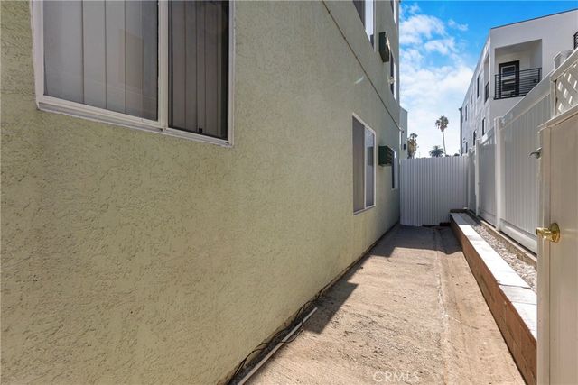 1943 Vista Del Mar, Los Angeles, CA 90068
